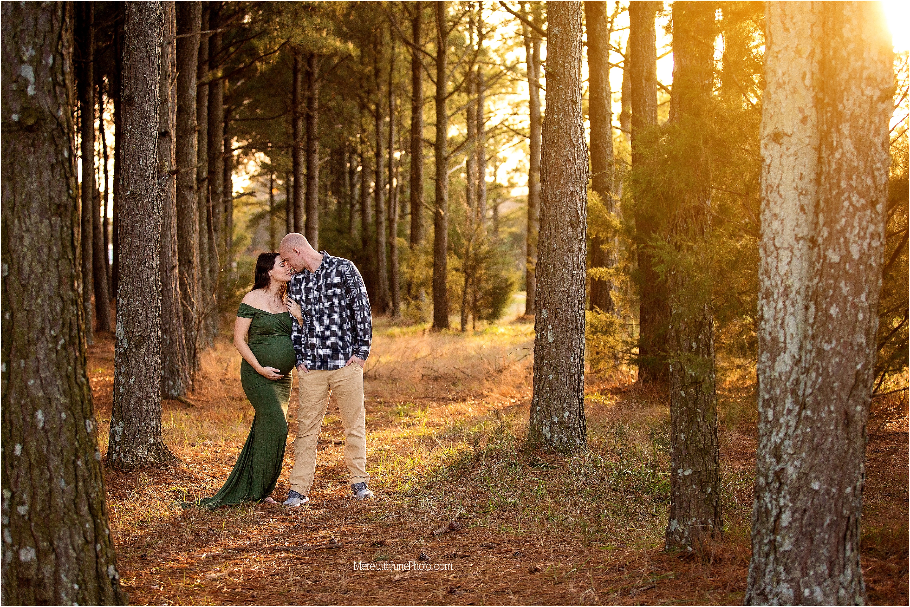 outdoor winter maternity photo session 
