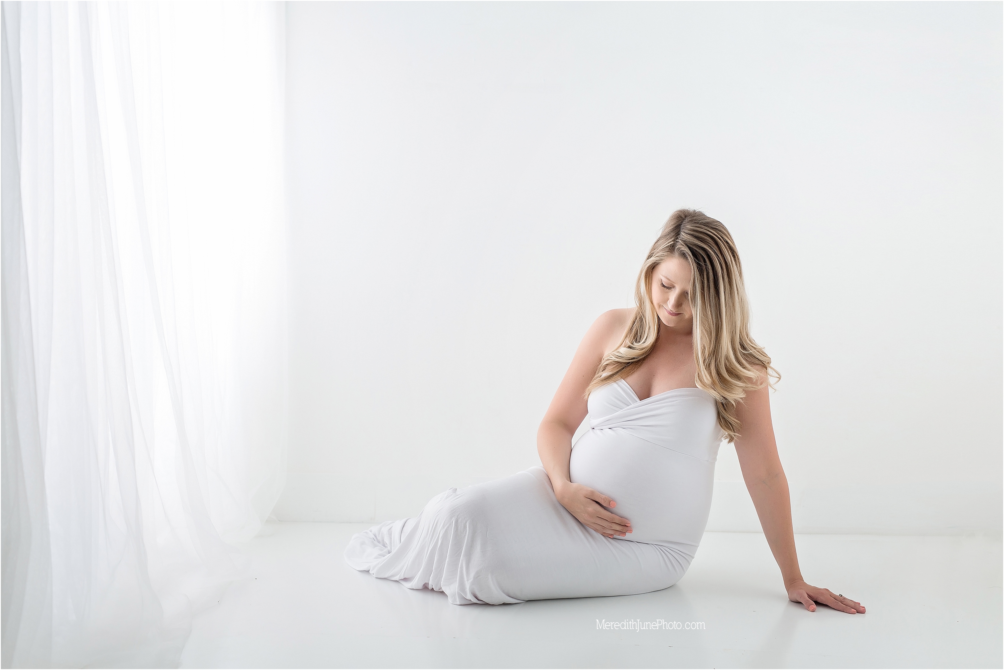 studio maternity photographer
