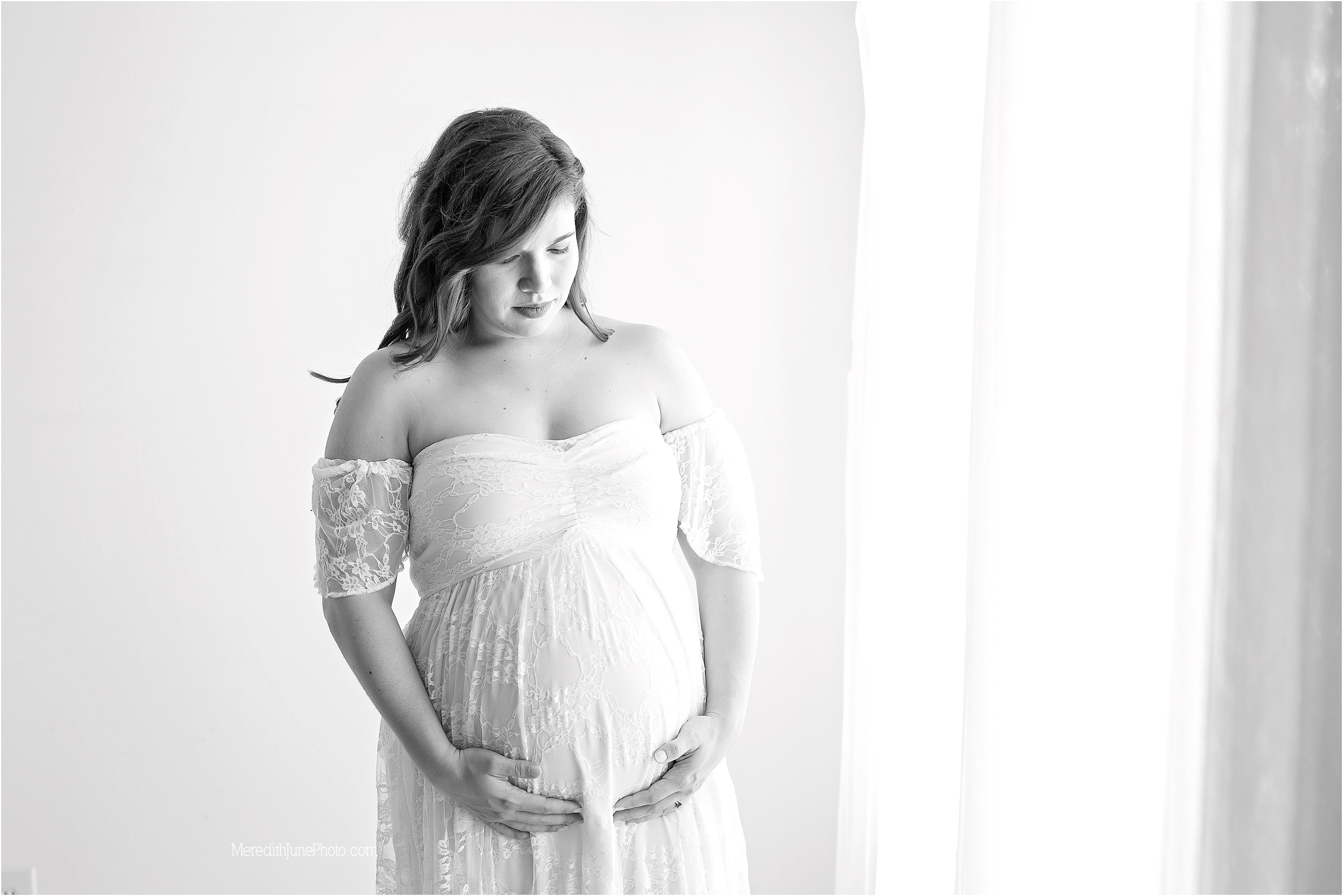All white maternity mini photo session in Charlotte NC