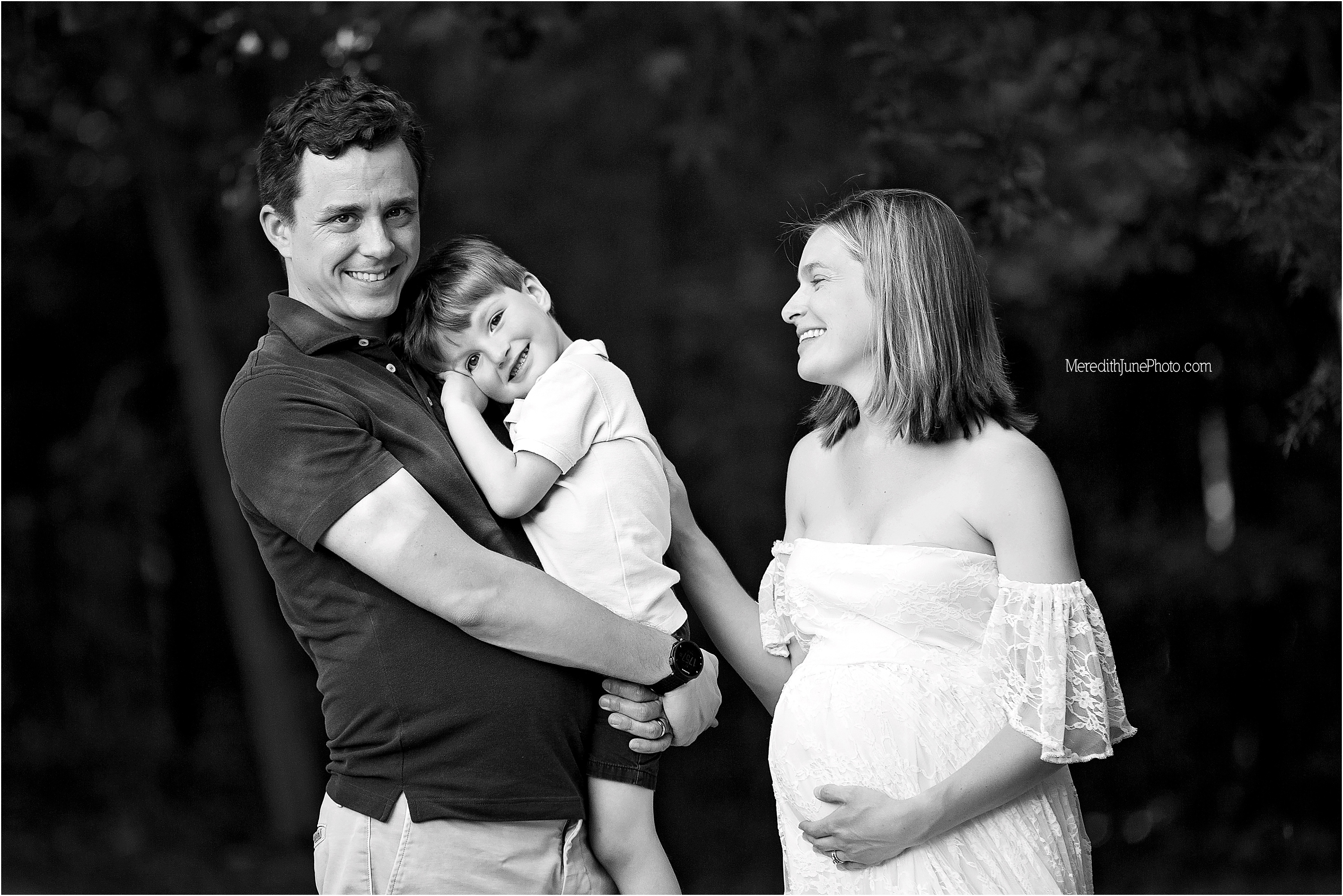 maternity session with family of three