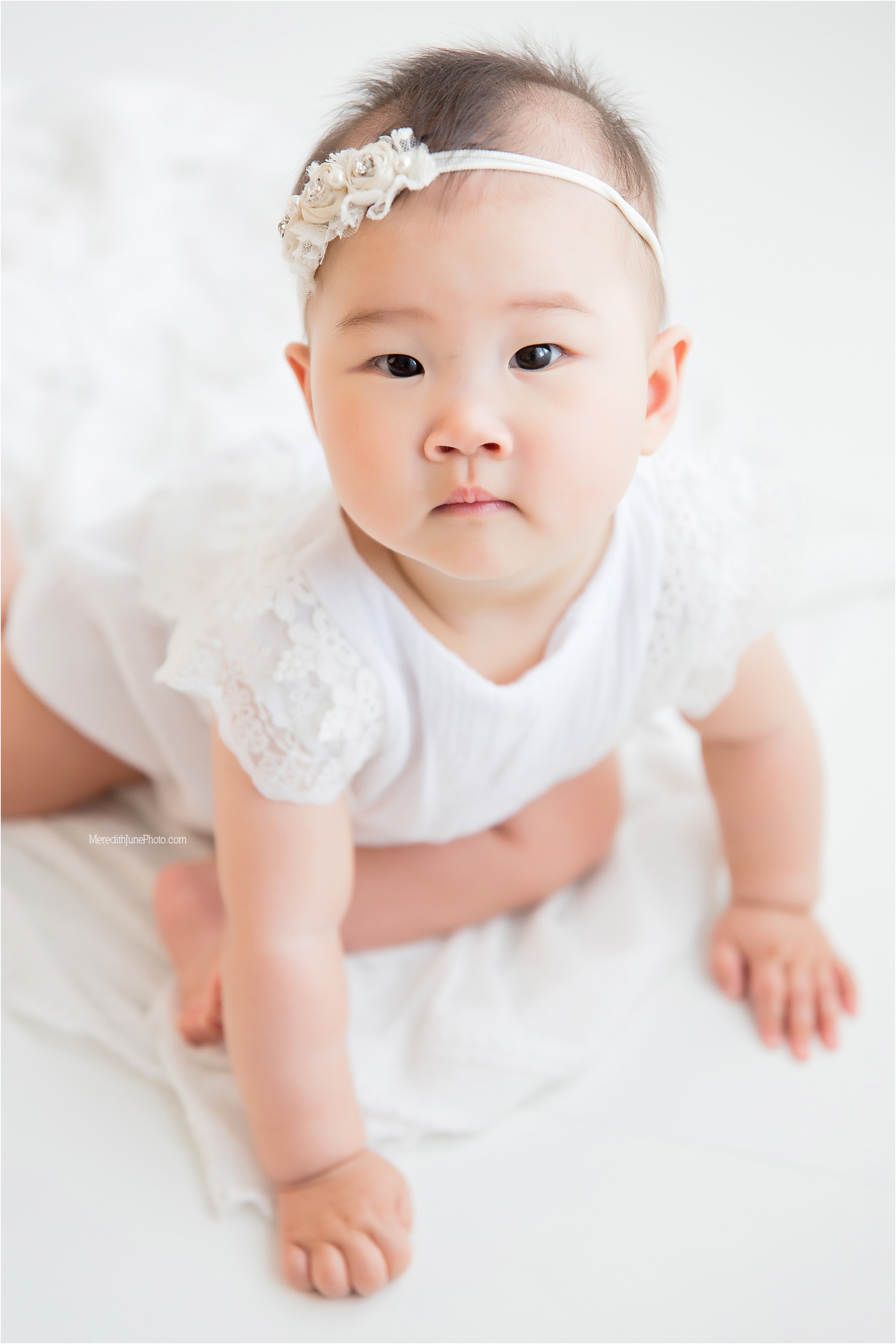 7 month photo session with beautiful baby in studio