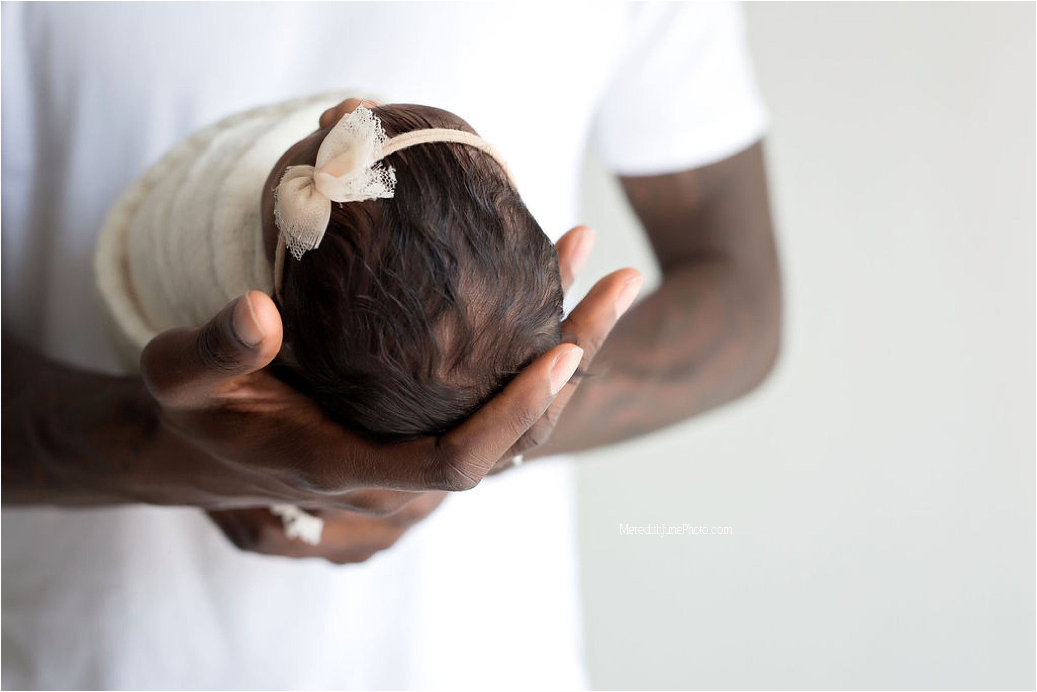 Newborn and family photo session at Meredith June Photography 