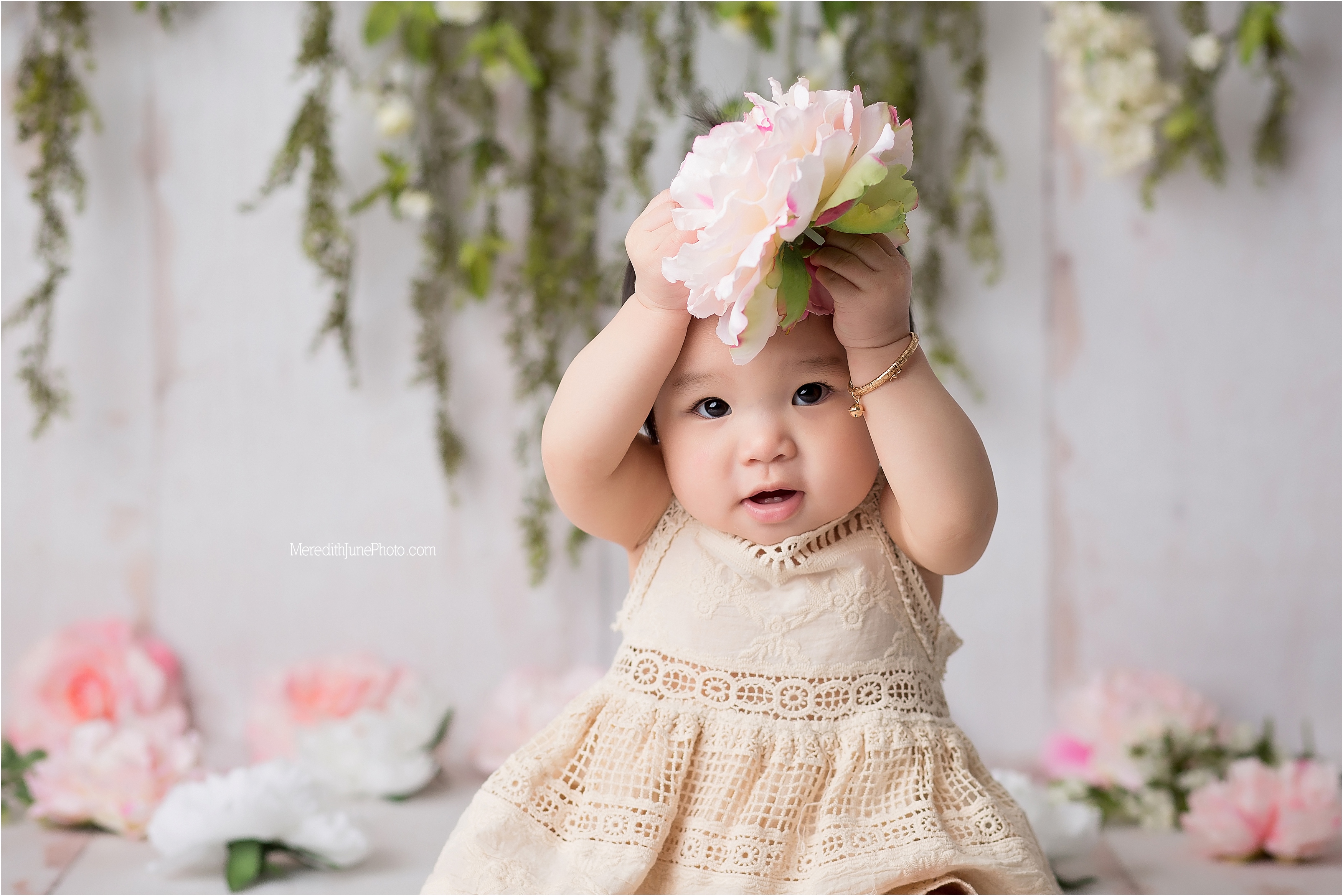 Baby girl cake smash session at Meredith June Photography