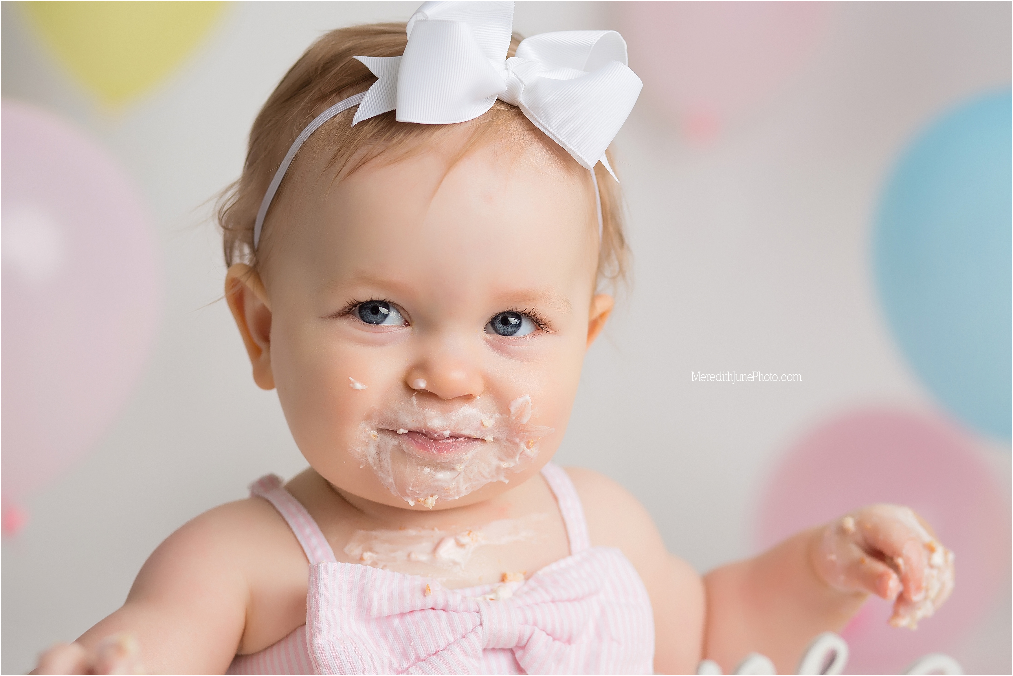 Baby girl first birthday and cake smash session