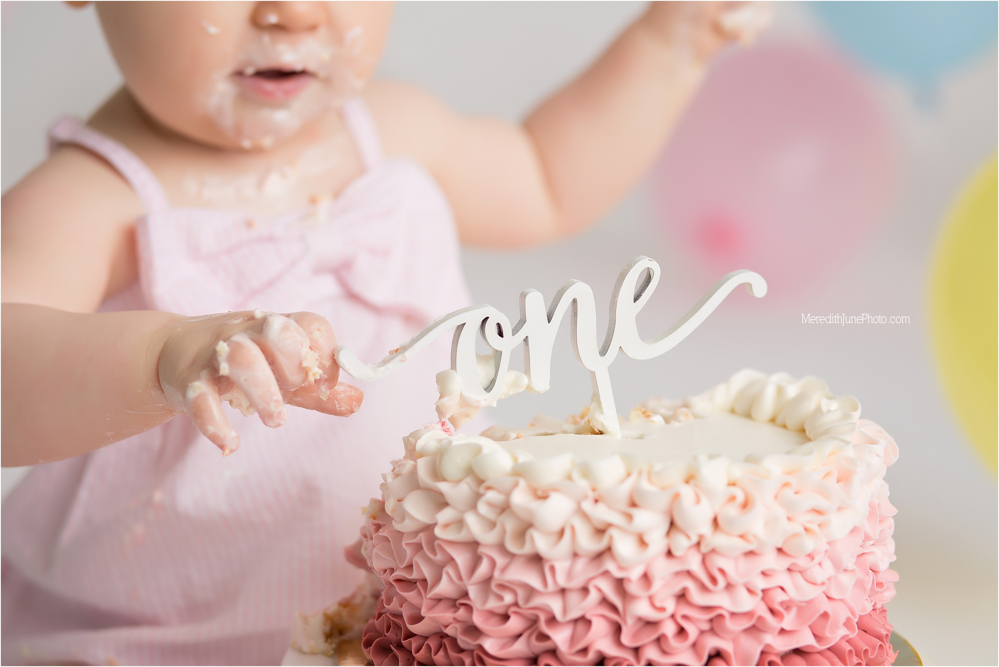 Pastel cake smash for baby girl