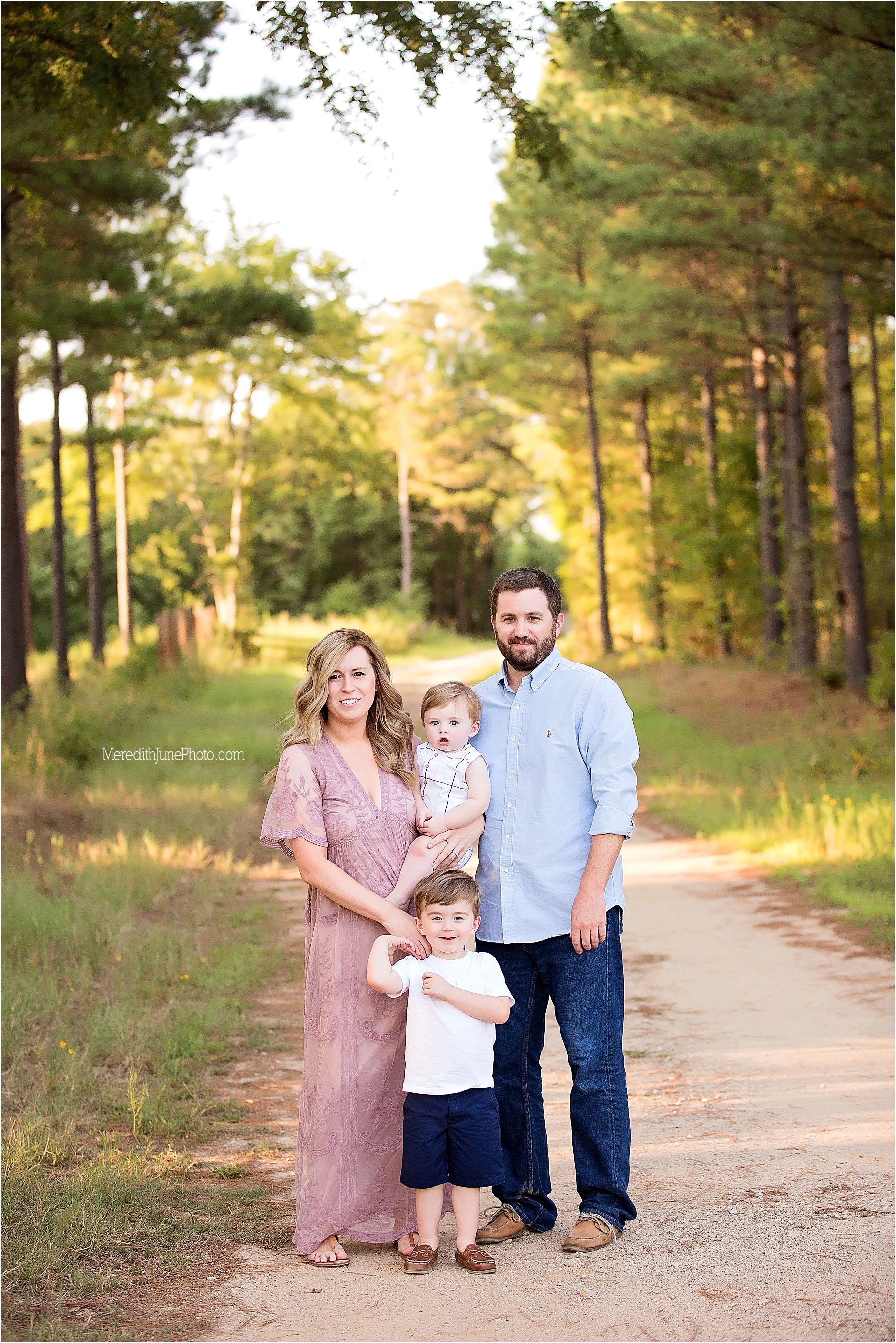 Outdoor photo session for the Morris family