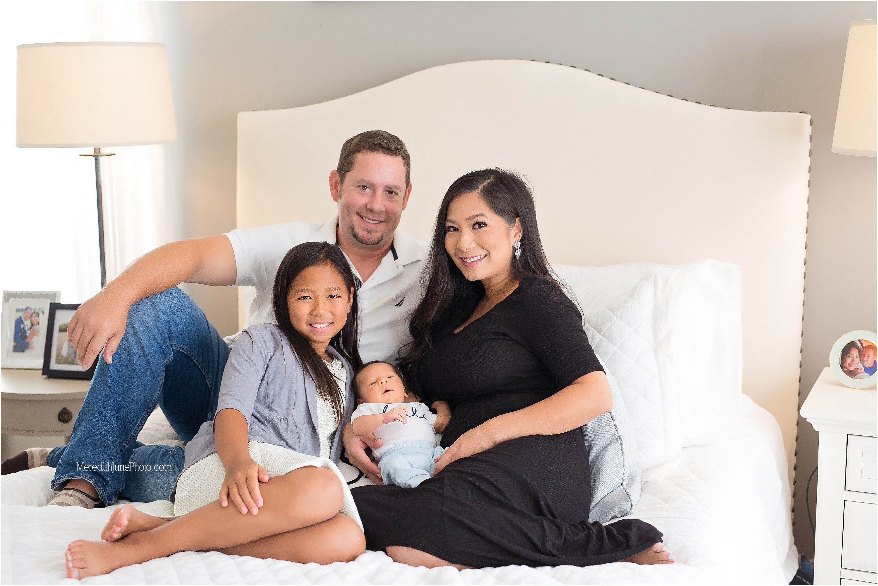 lifestyle newborn posing ideas | best family photographer