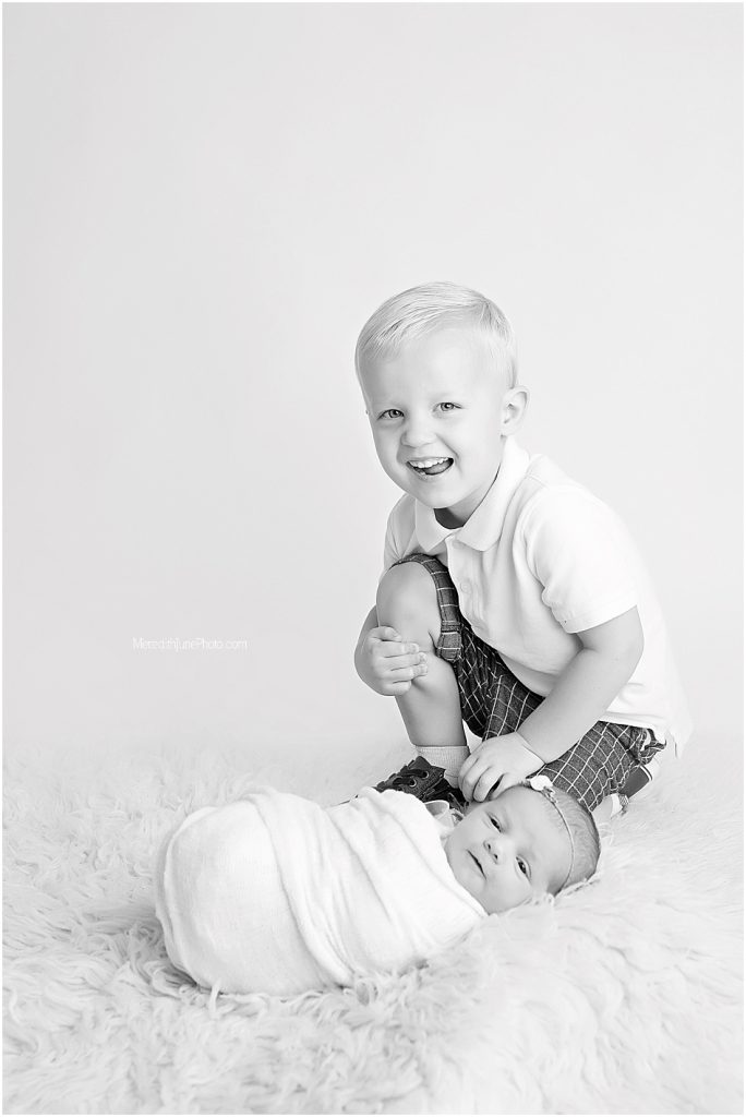 sibling shots during newborn session