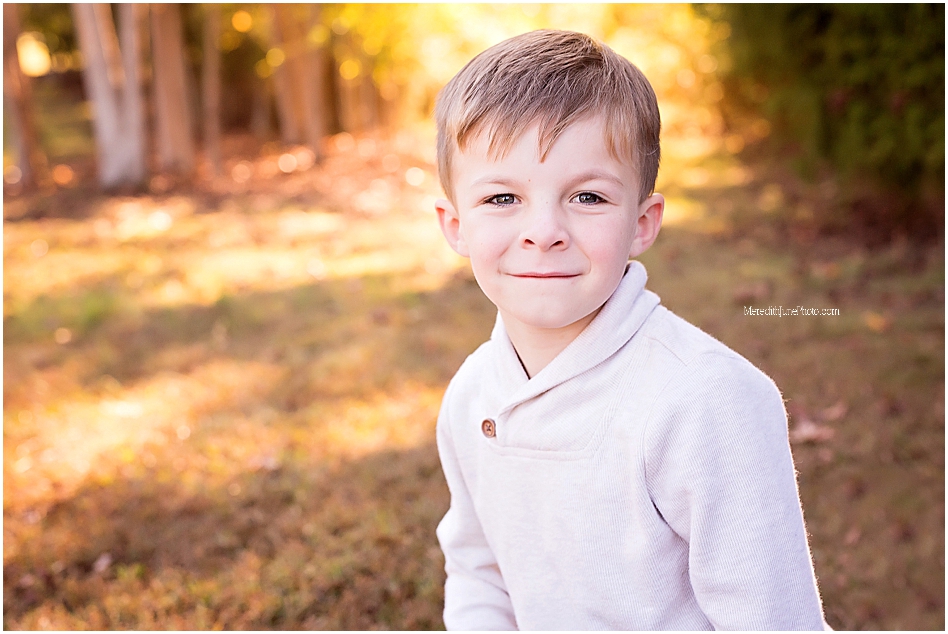 Outdoor fall photos with family by Meredith June Photography 