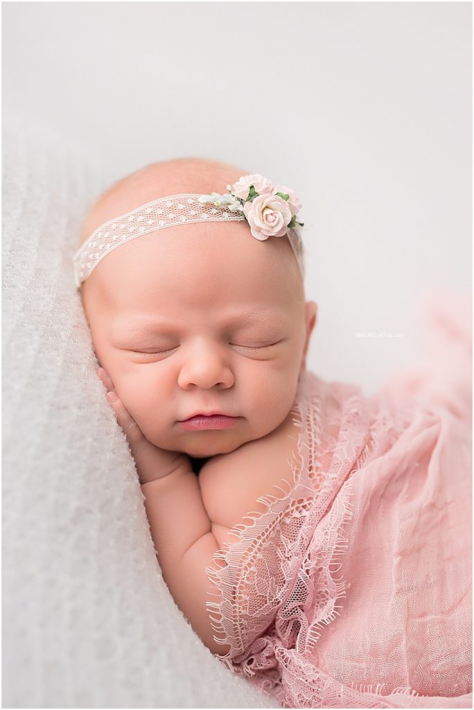 newborn baby girl photo ideas by Meredith June Photography 