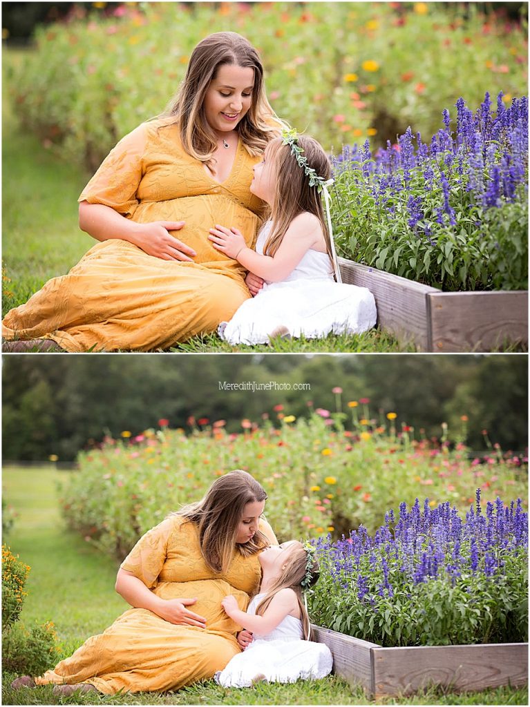 Outdoor maternity photos with daughter 