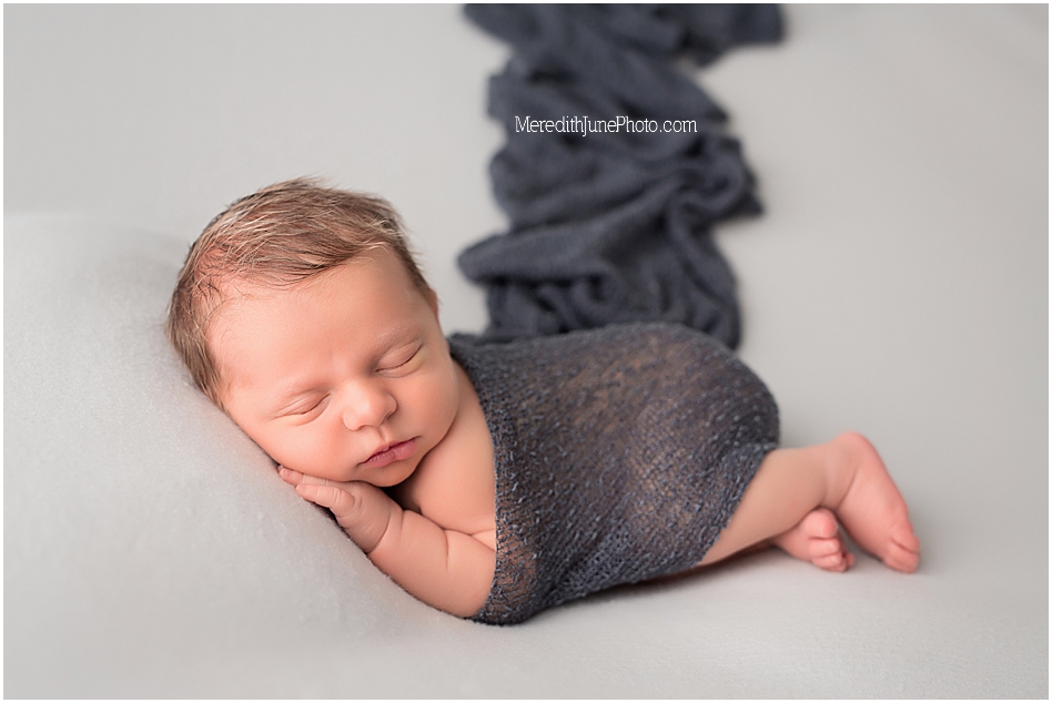 Photo session for newborn baby boy 