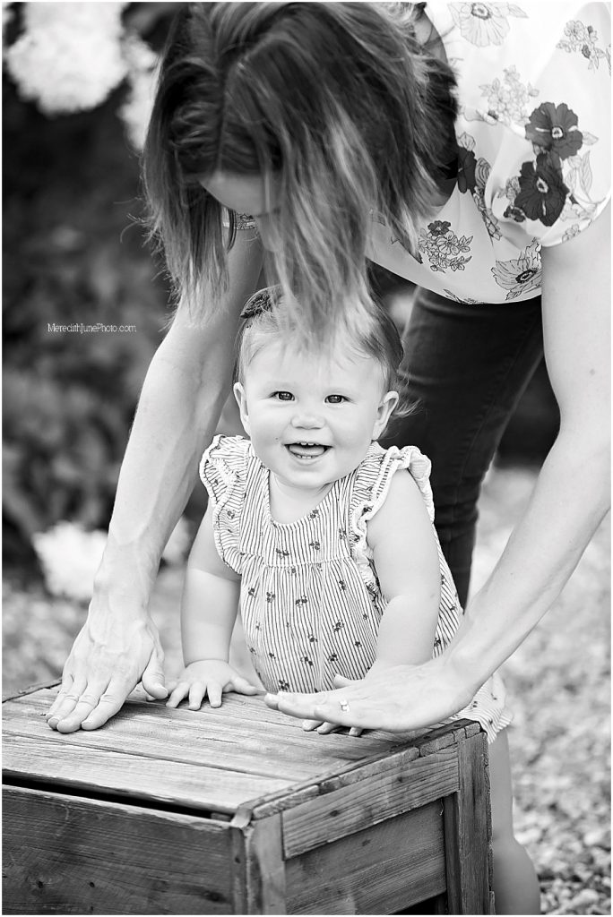 Baby girl photo ideas for outdoor family pictures