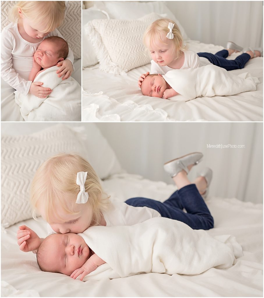 sibling photos with newborn sibling 