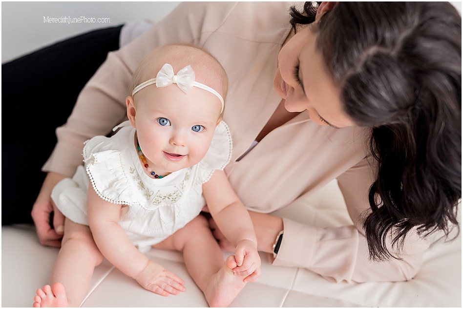 mom and baby photos for 7 month milestone session 
