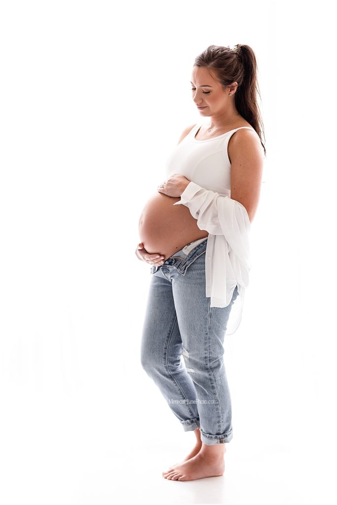 Pregnancy photo shoot at Meredith June Photography 