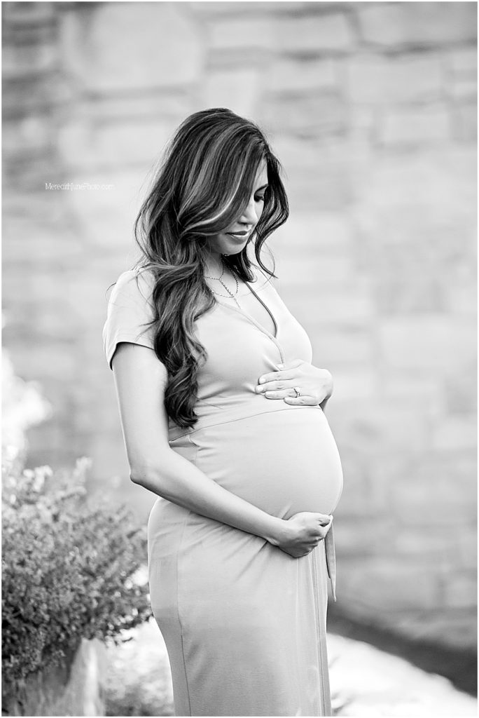 outdoor pregnancy photo shoot in uptown charlotte NC