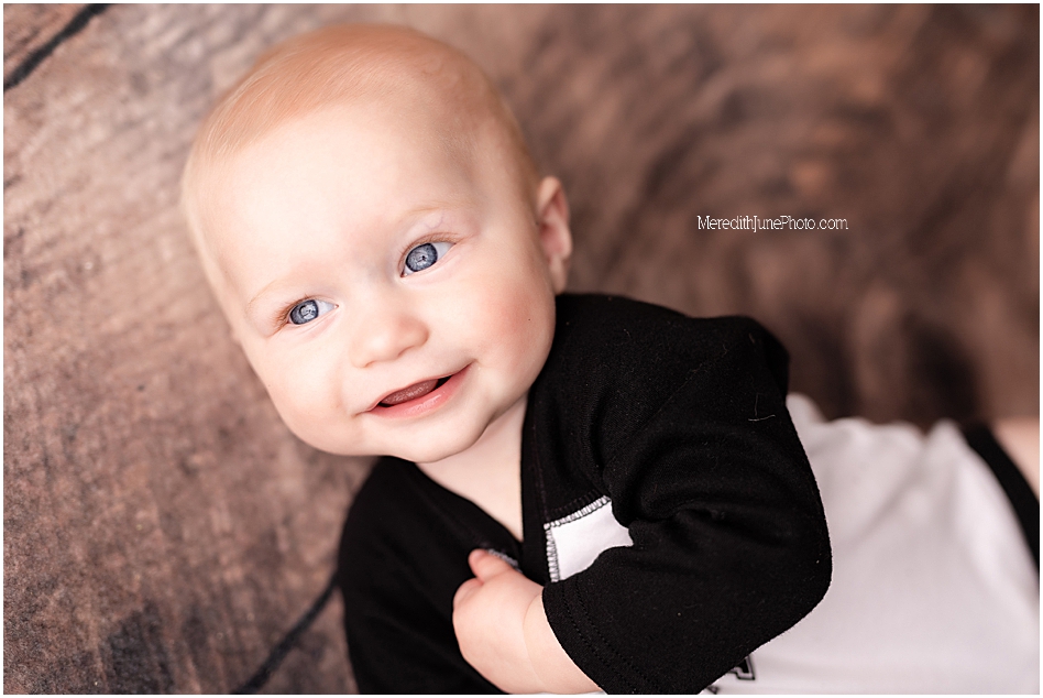 6 month pictures for baby boy