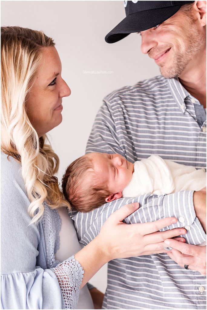 newborn with parents posing ideas by mjp